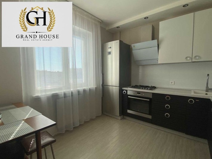 Продам великогабаритну 2 кімнатну квартиру на Незалежності - фото 1