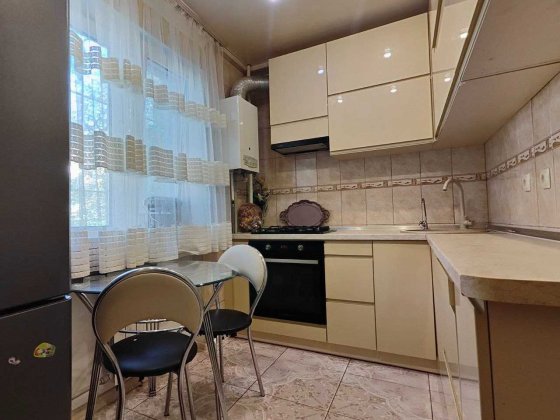 ПРОДАМ 3-ох кімнатну квартиру по вул.Перемоги (Победе) Запорожье