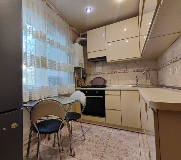ПРОДАМ 3-ох кімнатну квартиру по вул.Перемоги (Победе) - фото 1