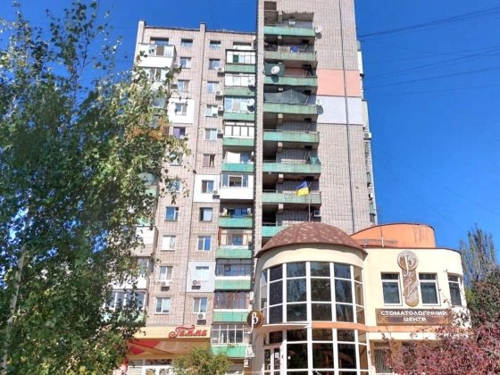 1 кв . 17.6 м*2. 4/12. Центр Космоса. Свободна. Запорожье