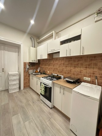 Продаж 2-кімнатної квартири в центрі Львова на вул. Різьбярська - фото 1