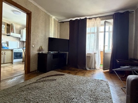 Продається простора 4-кімнатна квартира по вул Степана Бандери Житомир