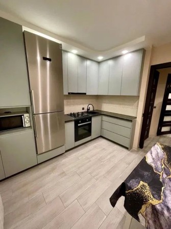 Продам двокімнатну квартиру з гарним ремонтом - фото 1