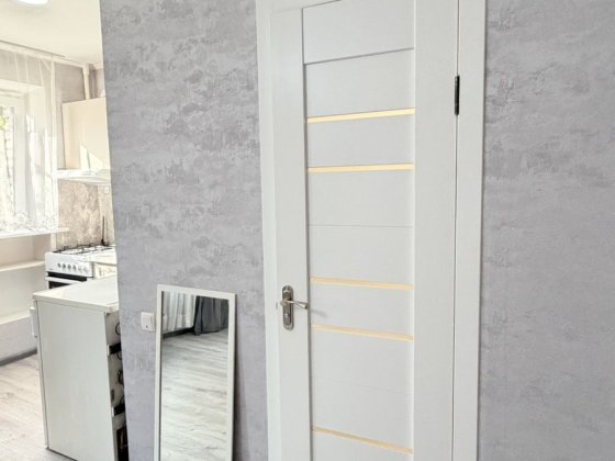 Продам 1 кімнатну малосімейку, з ремонтом, Електроопалення,  колонка Кропивницкий