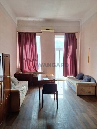 Продам 2 комнатную квартиру, центр - фото 1