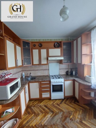 Продам великогабаритну 4-и кімнатну квартиру по вулиці Державності. - фото 1