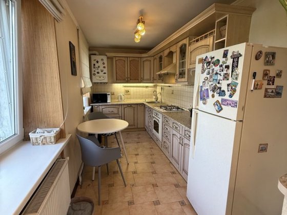 Продам простору 3к.кв , 90 м.кв з газовим опаленням , готова до проживання ! Кропивницький