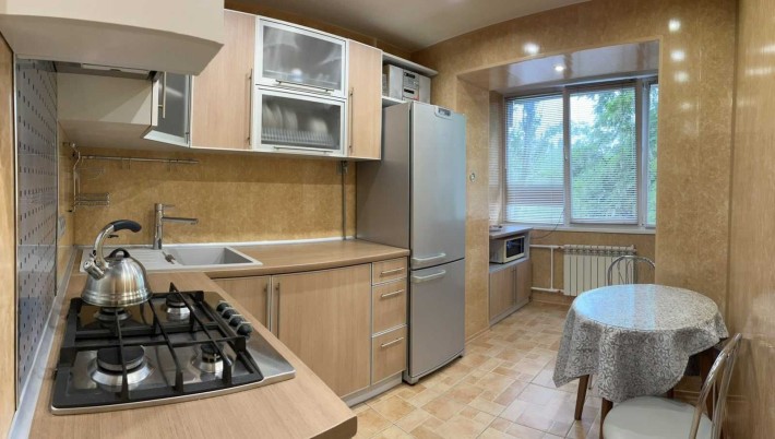 Продажа 1-комнатной квартиры с ремонтом и мебелью на ул. Калиновая - фото 1