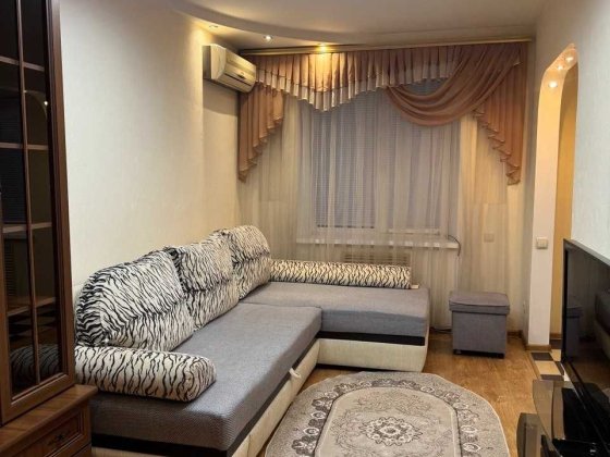 Продам 2 к. квартиру - студию с капитальным ремонтом на Бул. Славы, ЖМ Поб-5 ! Днепр