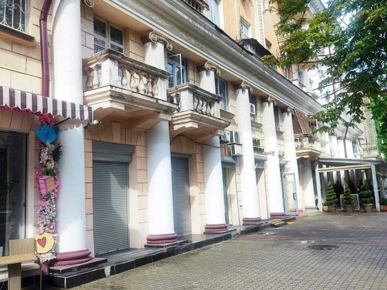 Продажа 2к сталинка, Центральный проспект. Вид на парк Глобы Дніпро