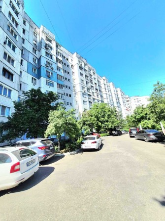 Продам великогабаритну 4-и к/к, 82 м2 на вул. Державності. - фото 1