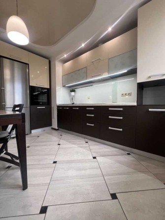 Продам 4 кімнатну квартиру 87м2 Перемога-6 (бульвар Слави) РЕМОНТ, меблі - фото 1