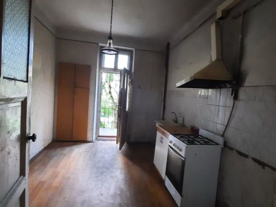 Продаж 2-х кімнатної квартири з гаражем + приміщення в цоколі вул. О.Теліги Львов