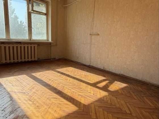 У продажу простора 3к. квартира по вул. Квартальна, 12 квартал.