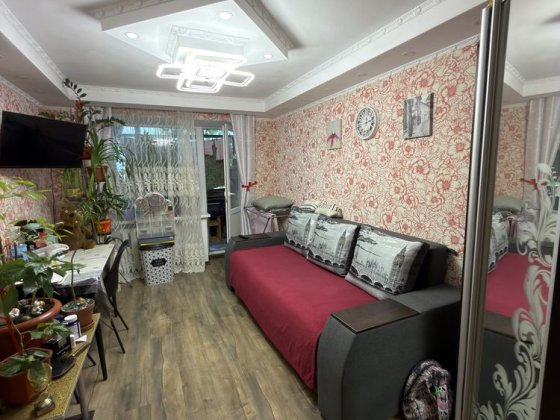 Продам 3-х комнатную квартиру с хорошим ремонтом по ул.Комарова р-н стоматологии Запорожье