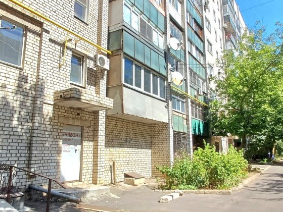 Продам 2-х комнатную " Чешку" на 6/9 в Центре Николаев