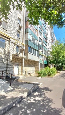 Продам 2-х комнатную " Чешку" на 6/9 в Центре - фото 1