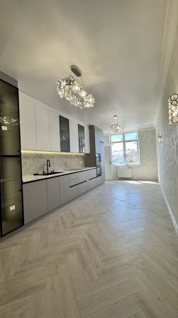 Продам 3 комнатную квартиру в  67 Жемчужине - фото 1