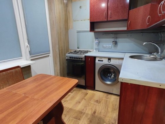 Продам 1 комнатная квартира Залютино, двухбалконка. Харків