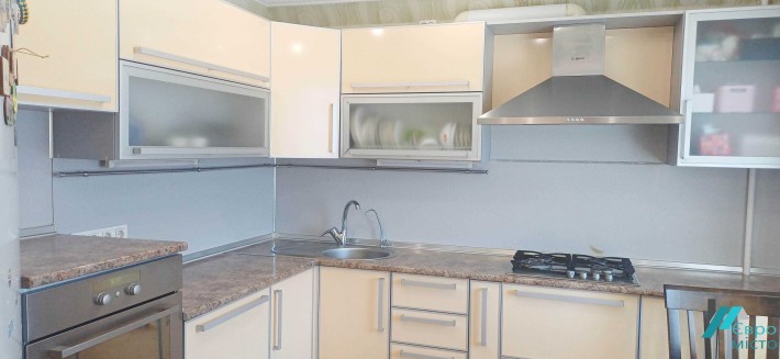 продам 3 кімнатну квартиру вул. В.Українця - фото 1