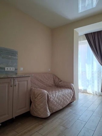 ПРОДАМ СРОЧНО! 1 комн. квартиру 43 м² на Сахарова в закрытом комплексе ПОДАРОК -  инвертор - ГОСПРОГ - фото 1