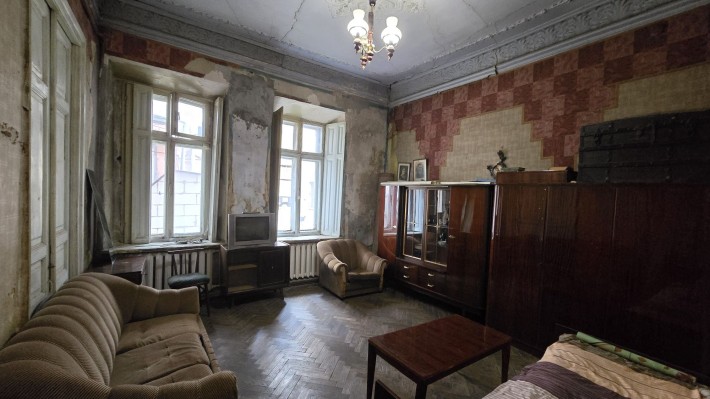 Центр. Продам 3-х комнатную квартиру 53 кв.м, 1 этаж,  АГВ/Газ  Дворовая - фото 1