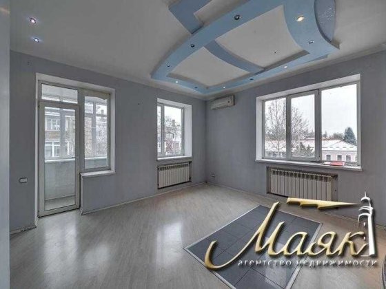 продаж двоповерхової п'ятикімнатної квартири Запорожье