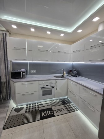 Продам студию 30м2 ул. Бестужева 11 - фото 1