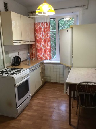 Продажа 3-х к. квартиры на 2 этаже в центре Корабельного района - фото 1