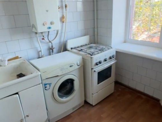 Без комиссии 2к.кв.центр.рынок 2 этаж из 5 кирпич Николаев