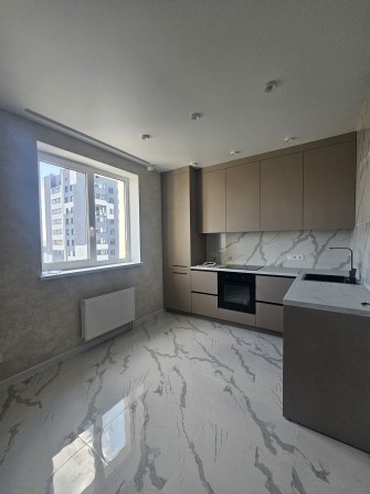 Продам 2 х квартиру с ремонтом ЖК Оазис  Героев Труда Дом Заселён.L - фото 1