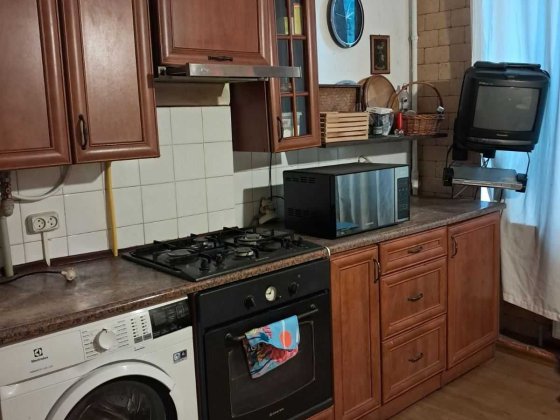 Продам 2 х комнатную  квартиру на Средней Косвенной Сталинка Одеса
