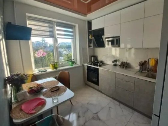 Продаж 2-ох кімнатної квартири з ремонтом,вул Зубрівська,Сихів Львов