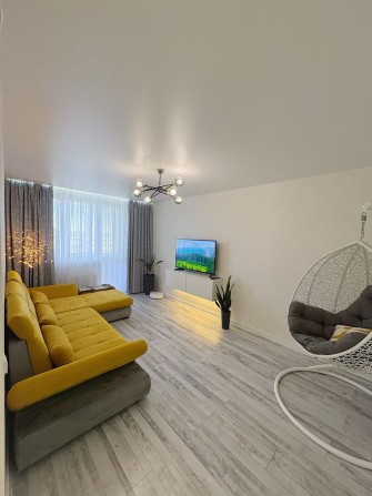 Двокімнатна квартира, Холодна Гора, стильний сучасний ремонт, 45 м² (спальня, вітальня, кухня, гарде - фото 1
