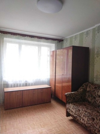 СРОЧНО! Продам 1-комнатную квартиру-студию по доступной цене, хороший район, средний этаж, под ремон - фото 1
