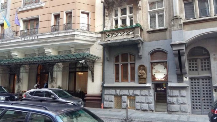 Продаж 3-кімнатної квартири в центрі Львова, вул.Фредра - фото 1