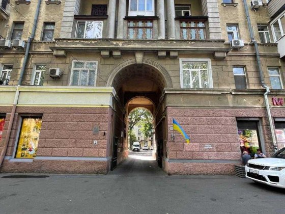 Продам 1-кім квартиру середній поверх в сталінці на Б. Хмельницького! Одесса