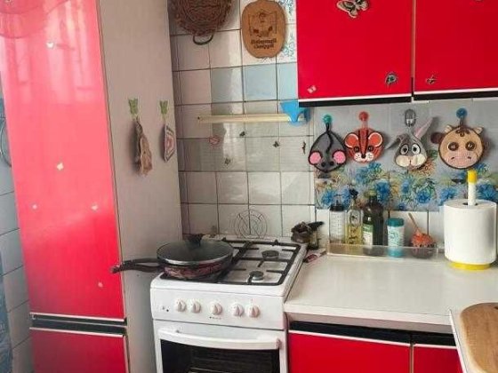 Продам 4х.кв.  квадратный холл Харьков