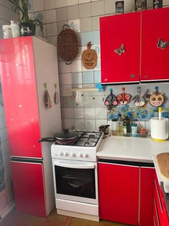 Продам 4х.кв.  квадратный холл - фото 1