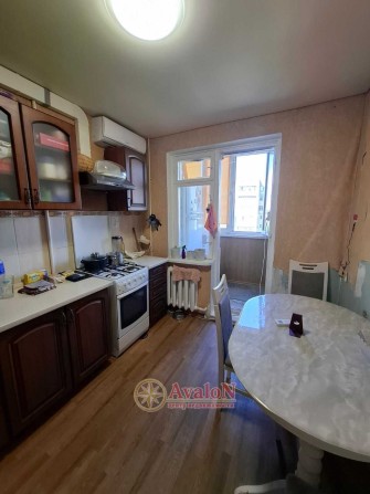 Продам трехкомнатную квартиру - фото 1