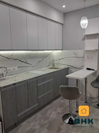 Жк Посейдон! Пляж Золотой Берег! Море 5минут пешком!  Продам студию с ремонтом! Готовый арендный биз - фото 1