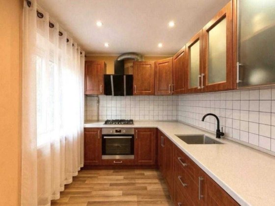 3 кімнатна, ремонт, цегла, Патона , Львів Львов
