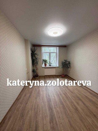 Продам 2 комнатную квартиру в Сталинке 3эт/9 с лифтом,  м. Захисників України, по пр Героев Харькова - фото 1