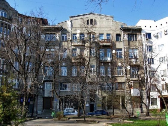 D1M Продам простору гостинку в історичному будинку з ліфтом. Центральна частина міста. Харьков