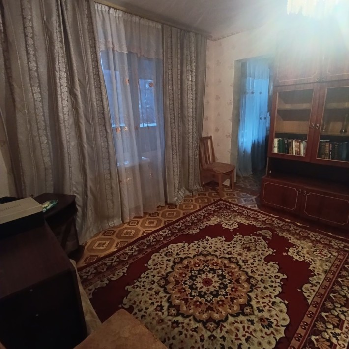 Продаю 2 ком кв Космонавтов ( стройринок)4/5, "гостинка" - фото 1