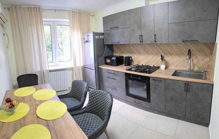 Продам 2-к квартиру 75 кв.м з ремонтом, 3/10 пов., Ботанічний провулок (3-337-254 ОФ) - фото 1