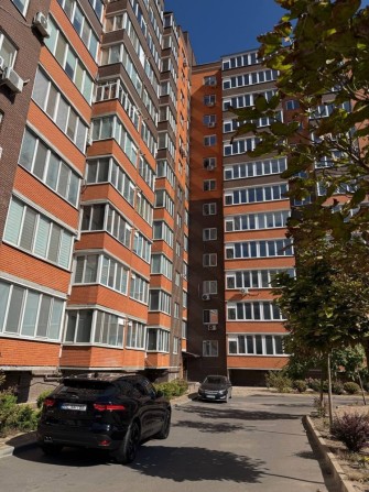 Продаю просторную квартиру 64кв в новом жк Набережный Квартал - фото 1