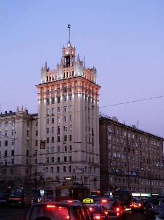 Продам 2-комнатную квартиру в центре города — «Дом со шпилем», с ремонтом, 93250+ - фото 1