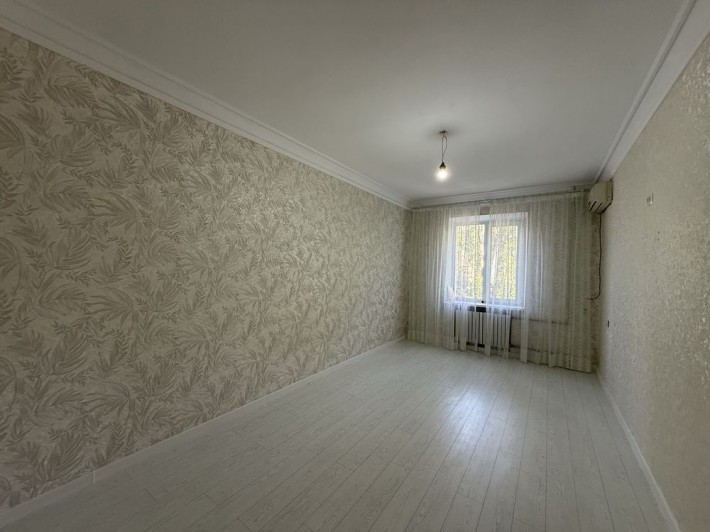 Двухкомнатная сталинка возле старого жд вокзала.2/5. - фото 1
