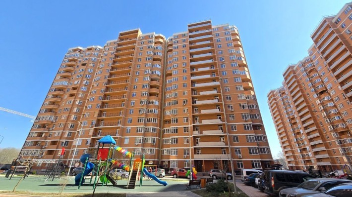 Редкая продажа! ЖК "Реал-Парк"  Продам 3-х комнатную квартиру 90 кв.м.  Двухсторонняя   3 этаж - фото 1